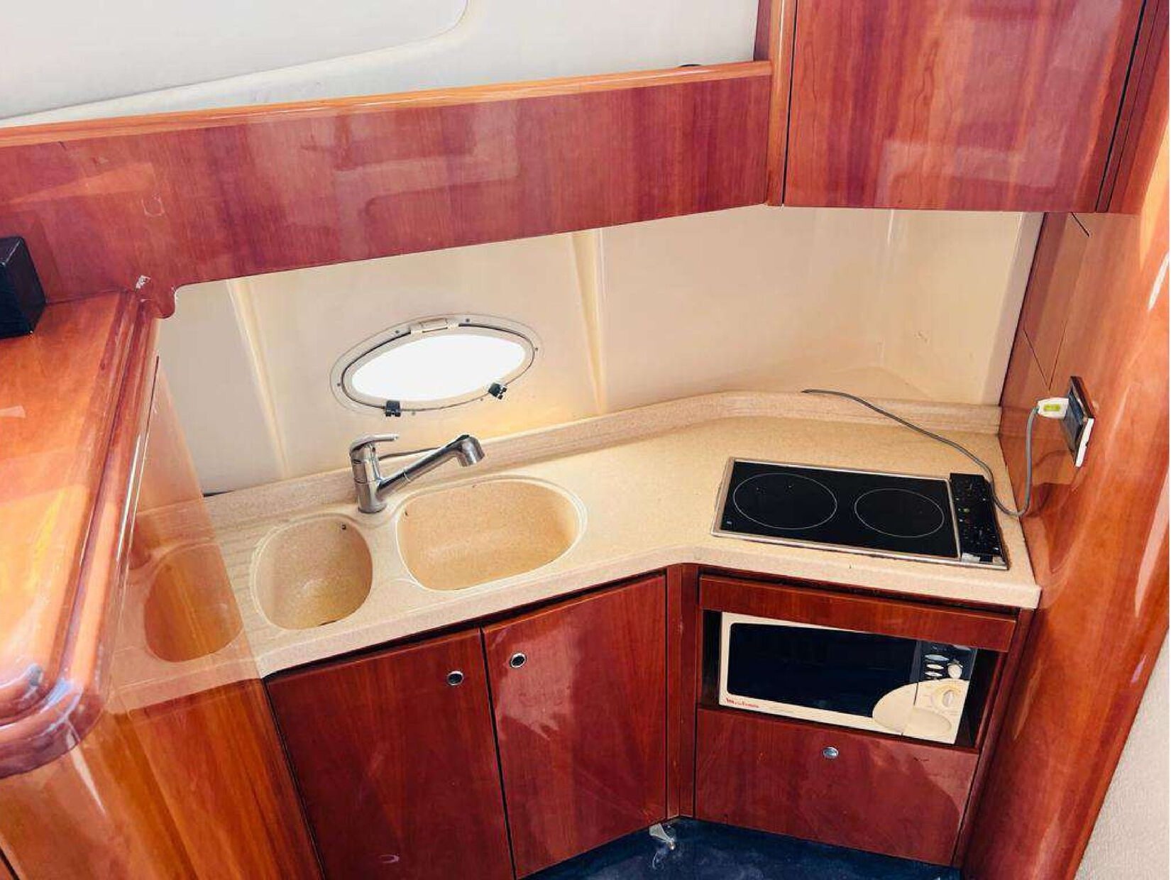 imageye___-_imgi_13_42-FEET_10-e1753005369857